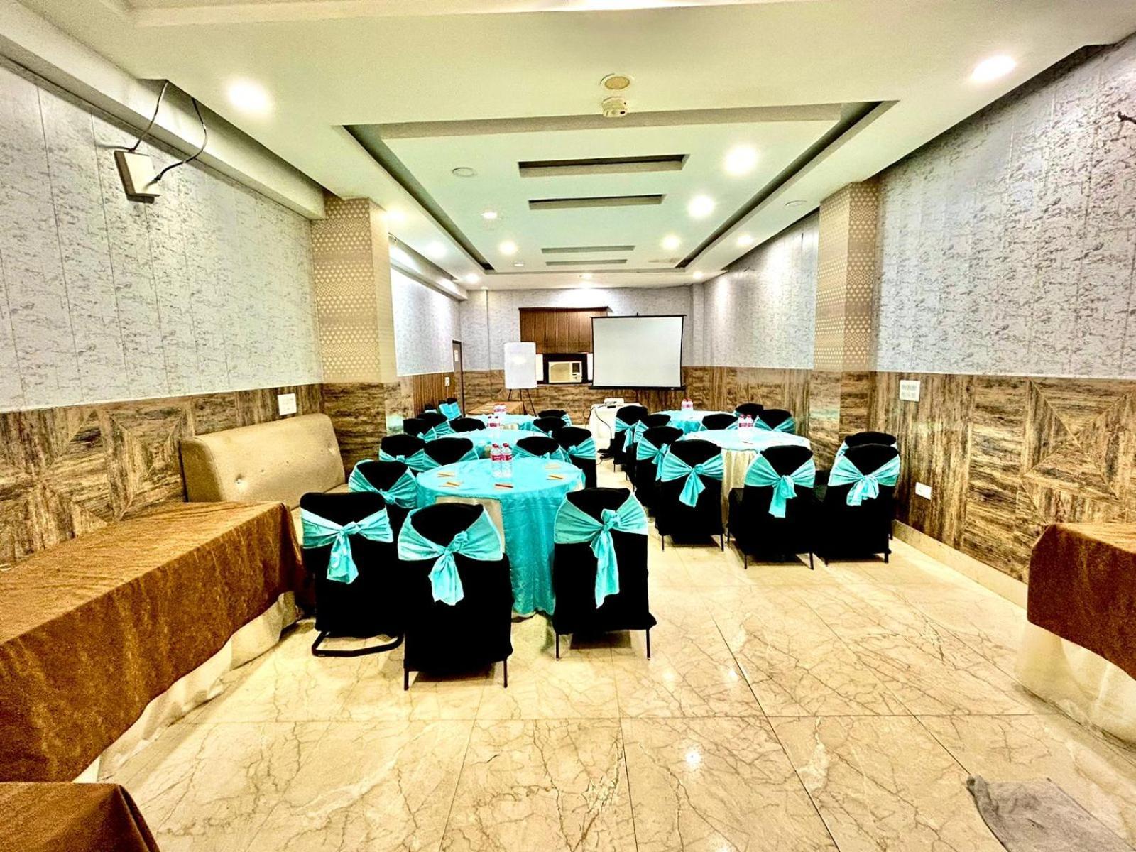 The Tomar Hospitality Hotell New Delhi Exteriör bild