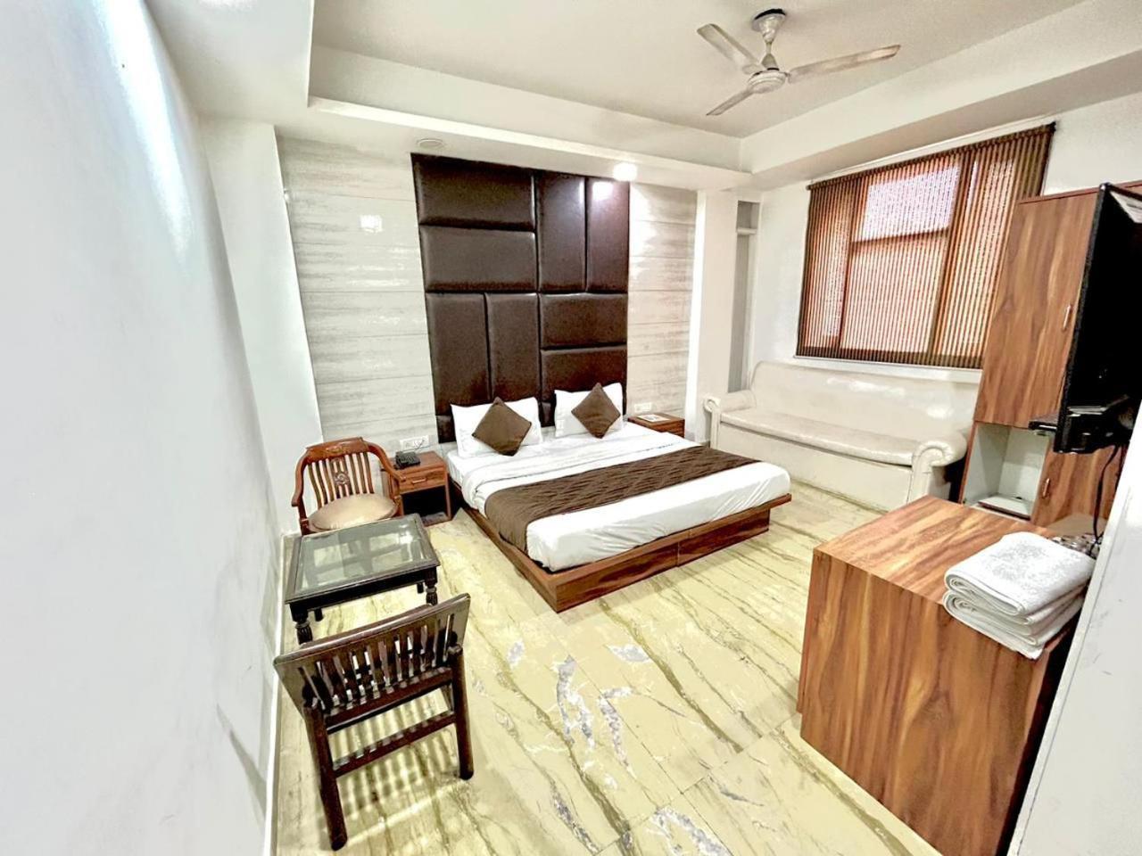 The Tomar Hospitality Hotell New Delhi Exteriör bild