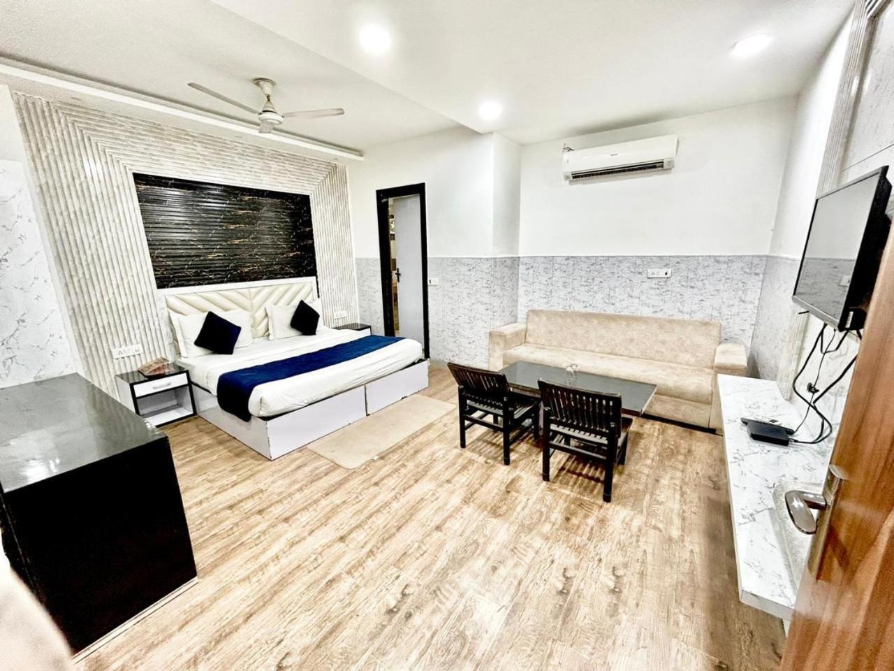 The Tomar Hospitality Hotell New Delhi Exteriör bild