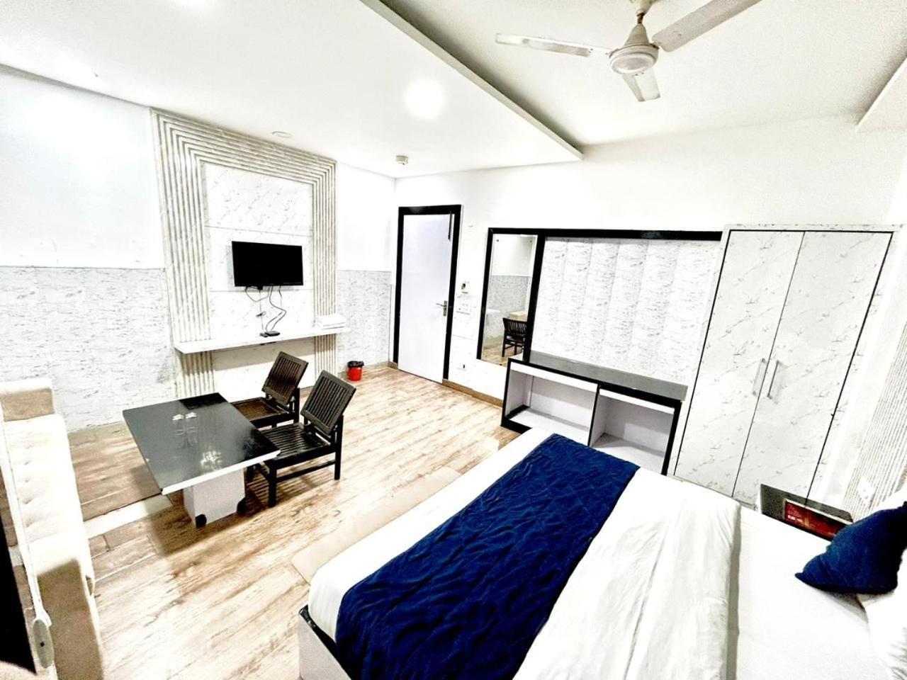 The Tomar Hospitality Hotell New Delhi Exteriör bild