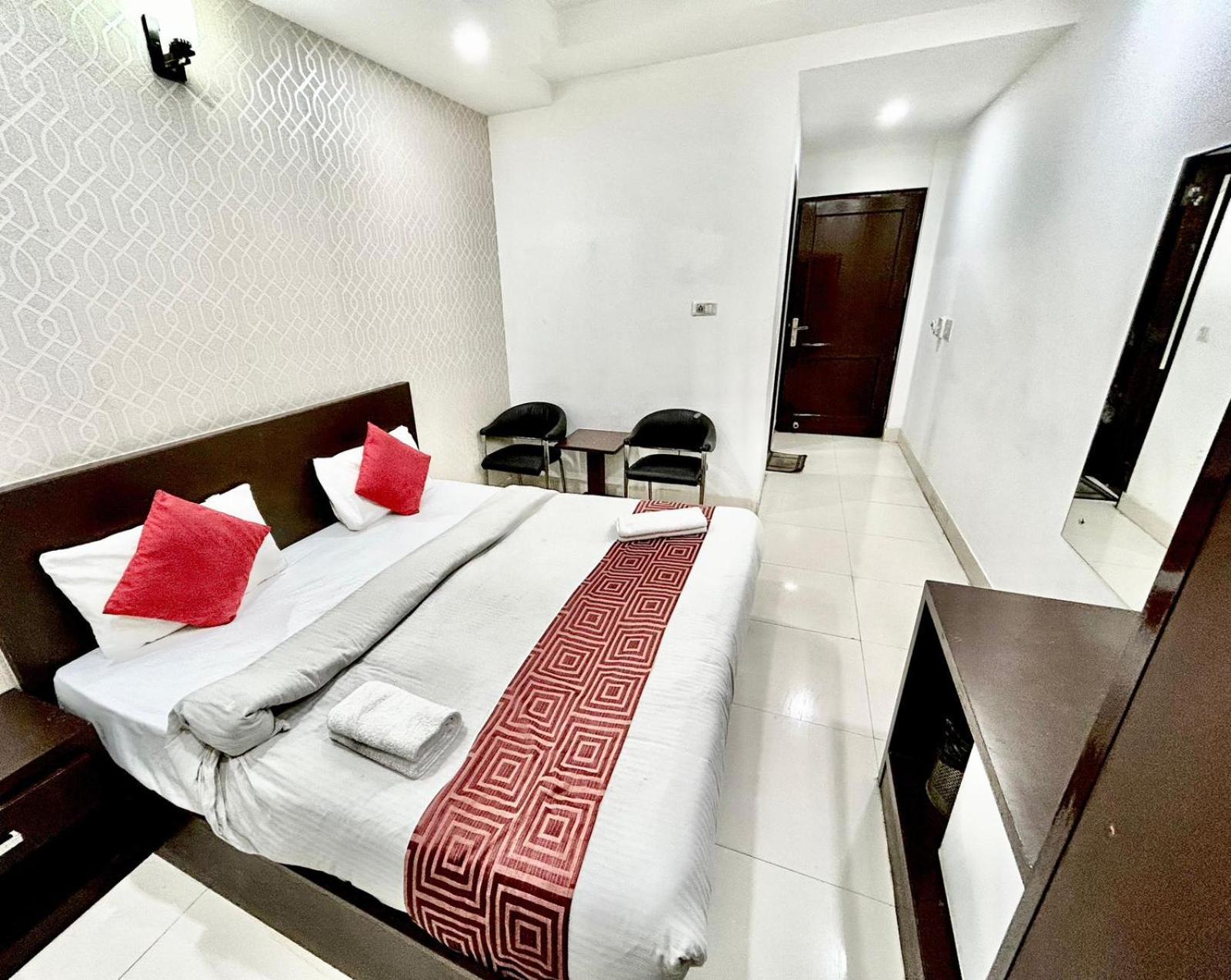 The Tomar Hospitality Hotell New Delhi Exteriör bild