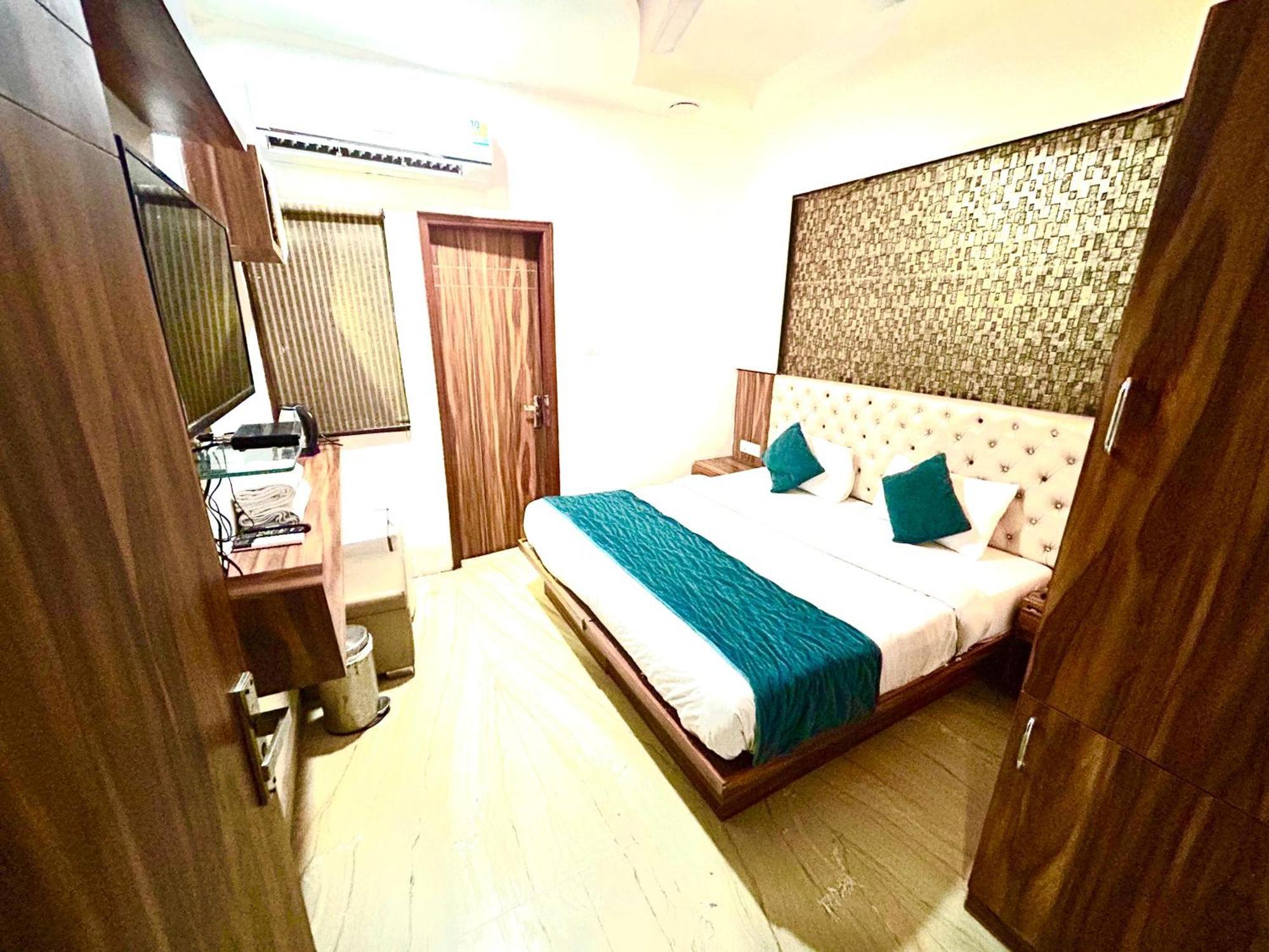 The Tomar Hospitality Hotell New Delhi Exteriör bild